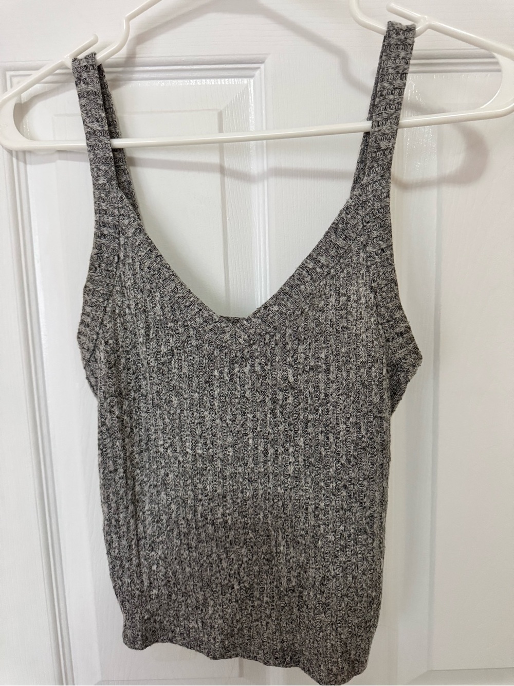 American Eagle Outfitters Gray Ribbed V-Neck Tank
